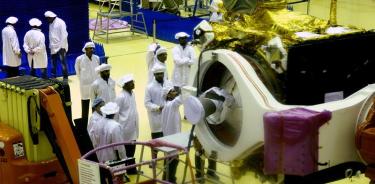 India presenta nueva nave espacial para su misión a la Luna en julio