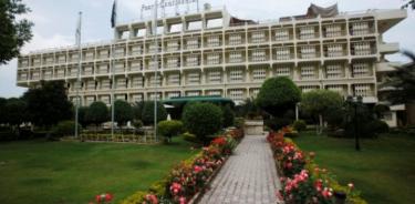 Un muerto y varios heridos en atentado contra hotel de lujo en Pakistán