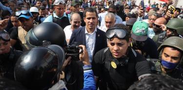 Vargas Llosa pide apoyo internacional para Guaidó