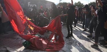 Provocadores vandalizan Rectoría de la UNAM