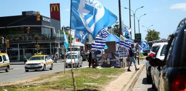 Uruguay celebra hoy elecciones con el candidato opositor de derecha favorito