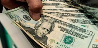 Dólar baja tres centavos, cierra hasta en $19.49 en bancos