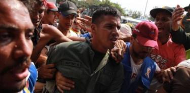 Desertan 60 soldados de Venezuela y piden asilo a Colombia
