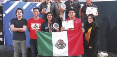 Obtienen estudiantes del TecNM siete medallas en torneo internacional de robótica
