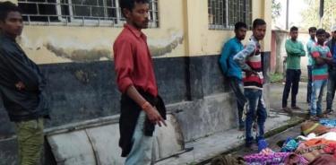 Suman más de 140 muertos por beber alcohol adulterado en India