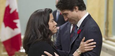 Dimite ministra canadiense y oposición pide a Trudeau que haga lo mismo
