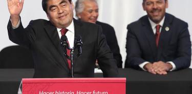 Barbosa ofrece gobierno austero al rendir protesta como gobernador de Puebla