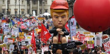 Miles de personas le gritan a Trump en Londres que 