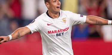 Con gol del Chicharito Hernández, Sevilla gana 1-0 al APOEL