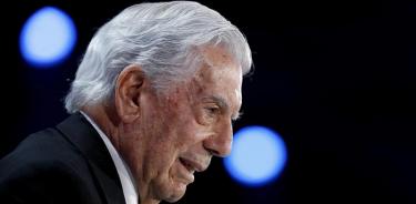 Vargas Llosa y otros escritores piden actuar contra el populismo