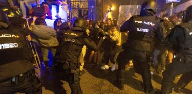 Se recrudecen enfrentamientos entre policías e independentistas en Barcelona