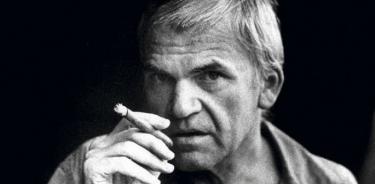 A los 90 años, el escritor Milan Kundera recupera la nacionalidad checa