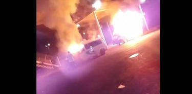 Incendian dos unidades de transporte público en Tecámac