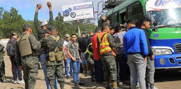 Cientos de hondureños cruzan a Guatemala, pese a refuerzos en la seguridad fronteriza