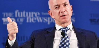 CEO de Amazon denuncia  chantaje de amigo de Trump