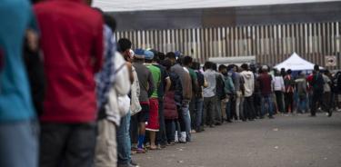 Alberga México a 24 mil migrantes que solicitaron asilo a EU