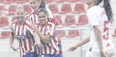Atlético de Madrid vence 3-0 al Sevilla y Charlyn Corral se estrena con gol