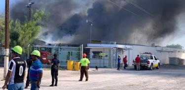 Fábrica de vidrio se incendia en Nuevo León sin dejar heridos