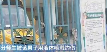 Hombre ataca a 51 niños con químico corrosivo en China