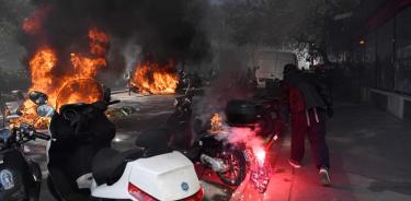 Los chalecos amarillos desafían al Gobierno francés con nuevos disturbios