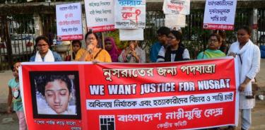 Queman viva a joven en Bangladesh tras denunciar acoso sexual