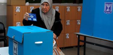 Jornada electoral israelí termina con empate entre Netanyahu y Gantz