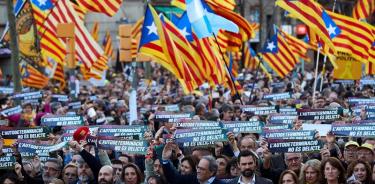Marchan miles de personas en Barcelona contra juicio a independentistas