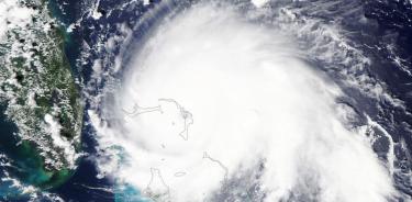 Huracán Dorian sigue sobre Bahamas con vientos de 270 kph