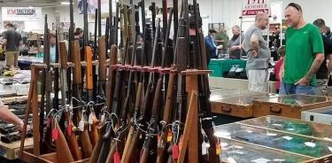 SRE reprocha venta de armas en bazares de EU