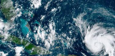 Dorian amenaza golpear Florida como “monstruoso huracán”