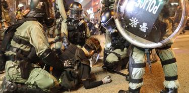 La policía reprime otra manifestación prodemocracia en Hong Kong