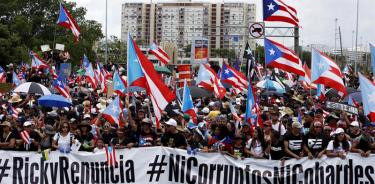 Miles exigen la renuncia del gobernador de Puerto Rico