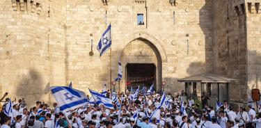 “Jerusalén es nuestra y de nadie más”, clama multitud israelí