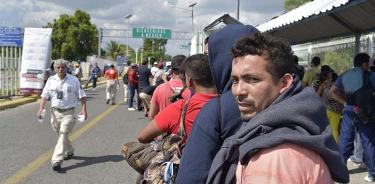 Migrantes de nueva caravana inician solicitud para entrar a México