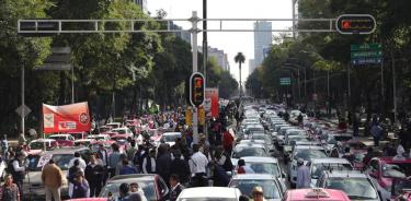 Taxistas estrangularon la capital... para atacar a Uber, Cabify y Didi