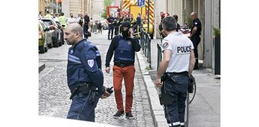Un paquete-bomba deja 13 heridos leves en Lyon
