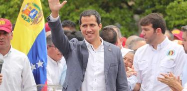 Guaidó pide a su representante en EU coordinar cooperación con Comando Sur