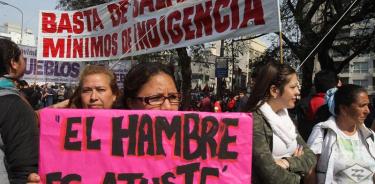 Miles de argentinos exigen a gobierno medidas urgentes ante crisis
