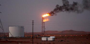 Lanzan ataque con drones contra refinería de petróleo de Arabia Saudita