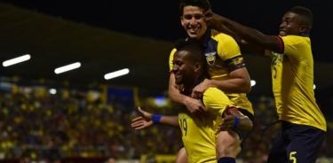 Ecuador golea  3-0 a Bolivia