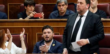 Parlamento español suspende como diputados a líderes catalanes presos