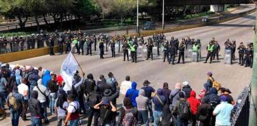 Policías federales bloquean nuevamente inmediaciones del AICM