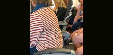 Aerolínea pide a usuario borrar foto de asientos sin respaldo