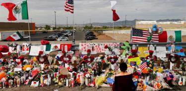 Ondea la bandera mexicana en el memorial de El Paso