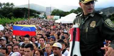 Venezolanos recurren a criminales para huir de la dictadura