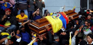 Suman cinco muertos por protestas violentas en Ecuador