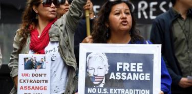 Parlamentarios británicos solicitan extradición de Assange a Suecia