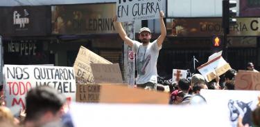 Senado chileno anula tarifazo para frenar revuelta popular que acorrala a Piñera