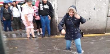 Lluvia provoca inundaciones en Atizapán y Cuautitlán Izcalli