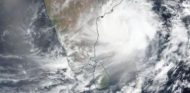 India desaloja a 800 mil personas ante llegada del tifón Fani